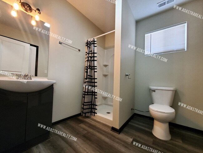 Building Photo - 1518 W 26th St