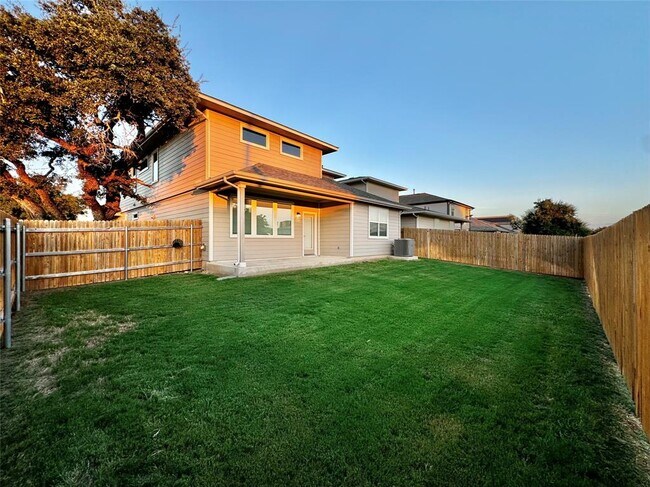 Building Photo - 100 Geminiflora Bend