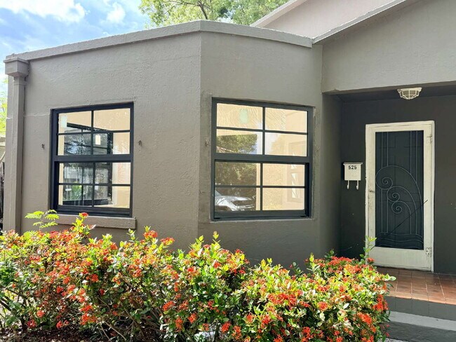 Building Photo - "Charming 1-Bedroom Retreat in West Palm Beach – Spacious 700 Sq Ft Haven!"
