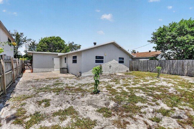 Building Photo - 6420 N Dixie Hwy