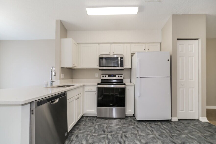Building Photo - 756 Century 21 Dr