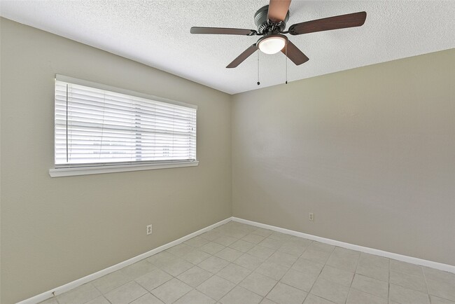 Building Photo - 4512 Avenue L