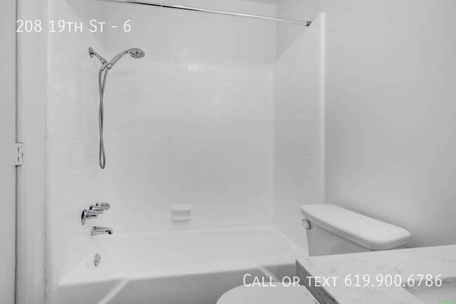 Building Photo - 208 19th St