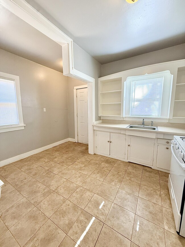 Building Photo - 2105 14th St