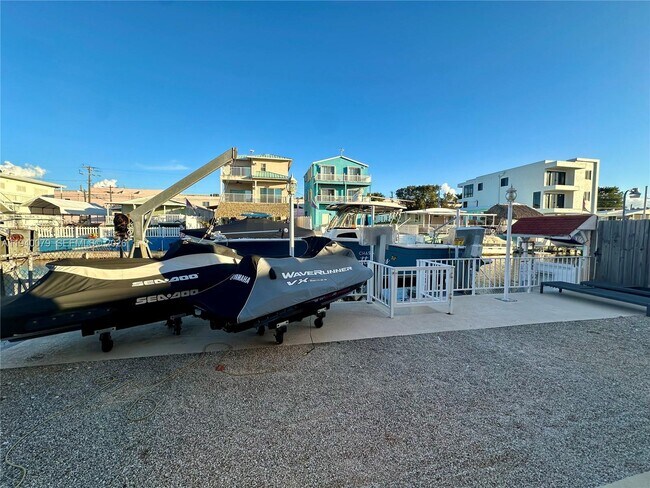 Building Photo - 1516 Aqueduct Ln