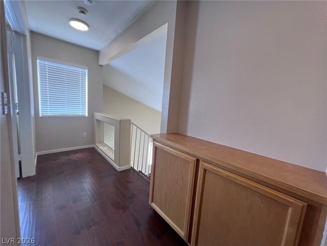 Building Photo - 3440 Middle View Dr