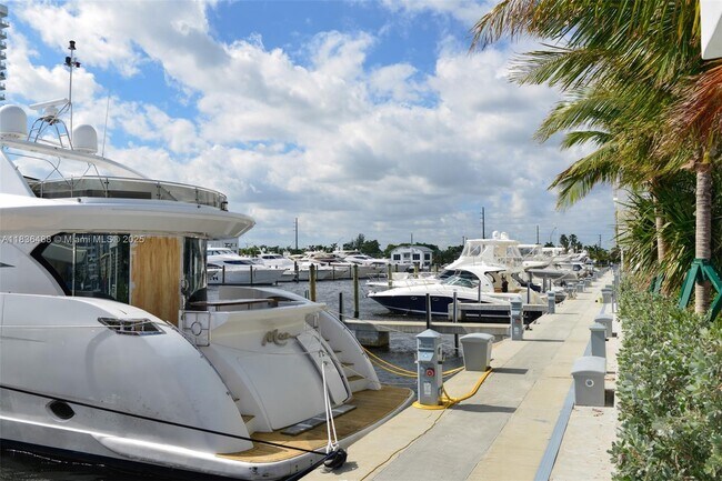 Building Photo - 17111 Biscayne Blvd