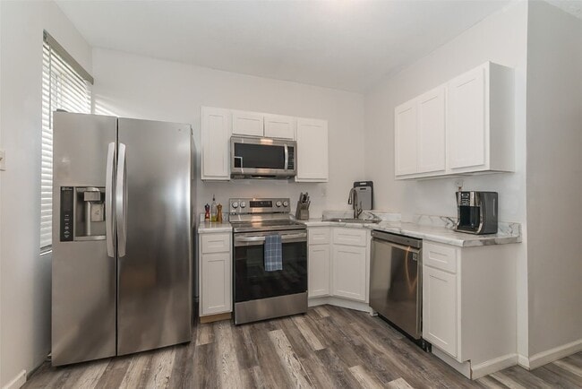 Building Photo - 4992 Botanical Ave