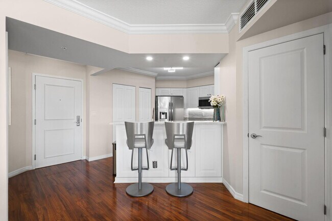 Building Photo - 347 N New River Dr E