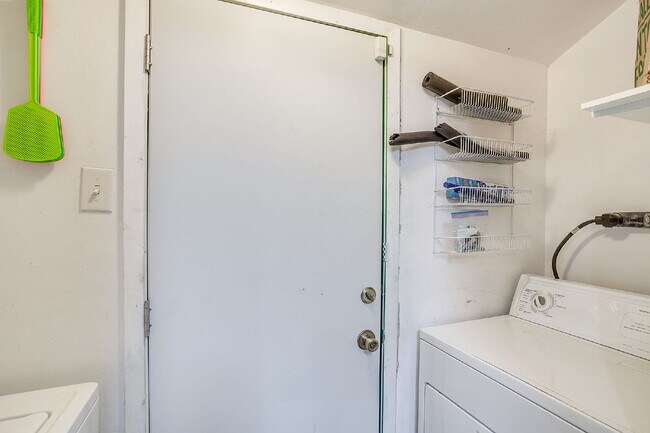 Building Photo - Charming 3-Bedroom Cottage in River Oaks