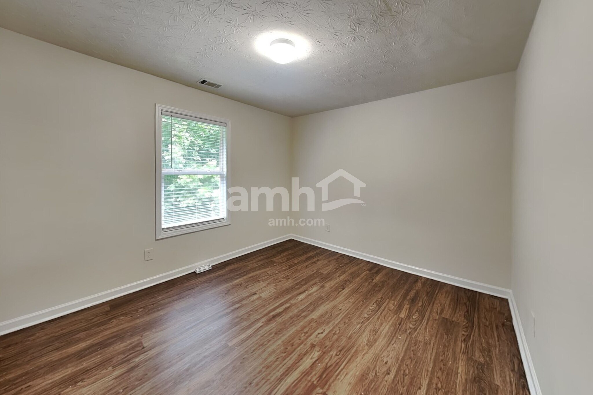 Building Photo - 413 Marsh Lake Rd SE