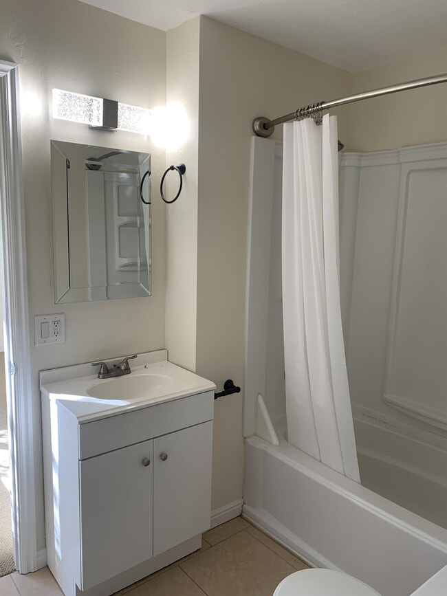 Building Photo - 265 S 1135 W