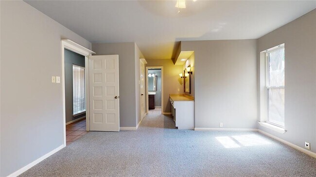 Building Photo - 12618 Misty Valley Dr