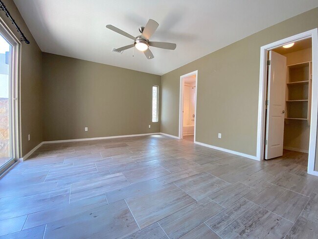 Building Photo - 4004 Camelot Heights Dr