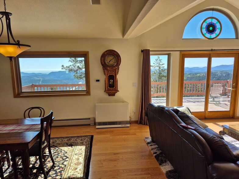 Building Photo - 1096 Aspen Dr