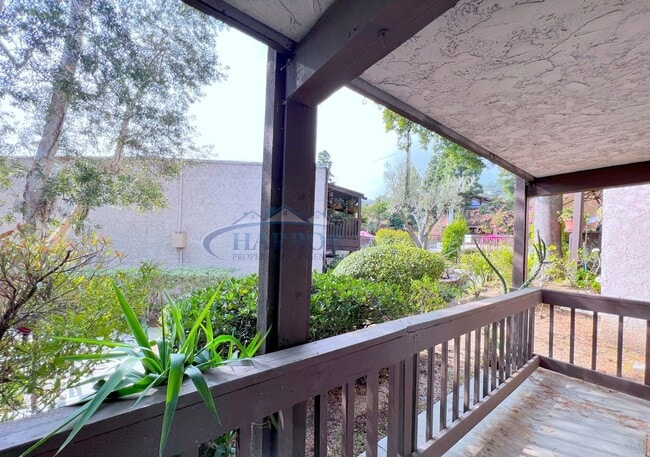 Building Photo - Stylish Condo with Pool, Fitness Center & ...