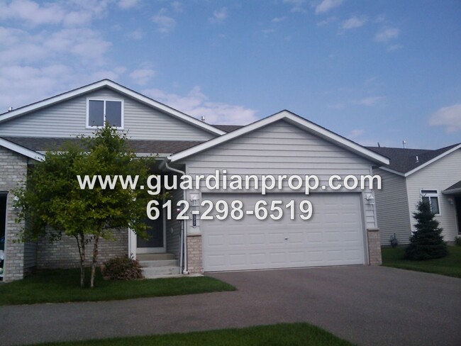 Primary Photo - Townhouse Available Now, Vaulted Ceilings,...