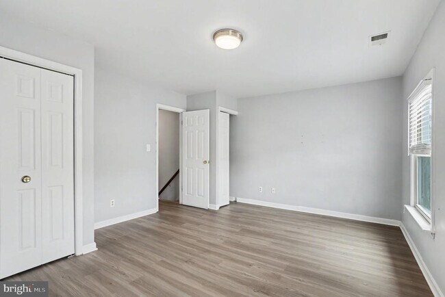 Building Photo - 216 Scott St