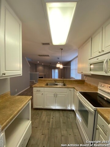 Building Photo - 11815 Vance Jackson Rd