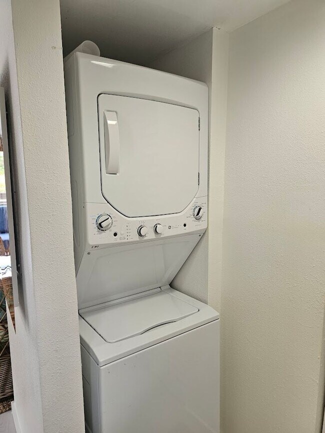 Building Photo - Furnished Waterfront Bungalow with Pool Ac...