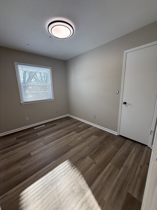 Building Photo - 1001 Caroline Terrace