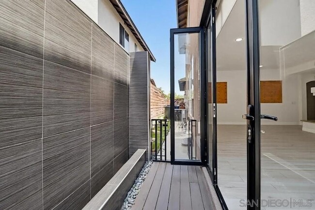 Building Photo - 561 Bayona Loop