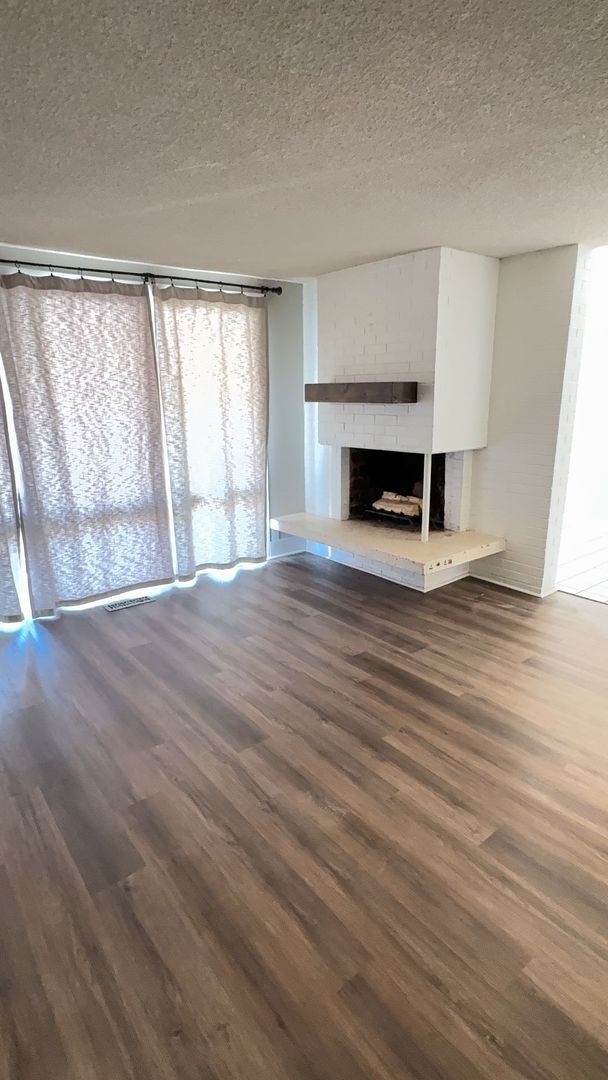 Building Photo - COTTONWOOD HEIGHTS 4 bed 3 bath family home