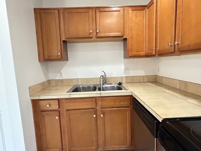 Building Photo - GATED COMMUNITY, 2 BEDROOM 1 BATH