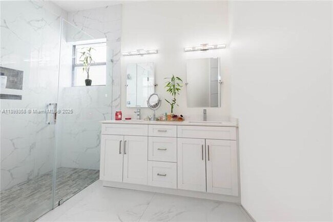 Building Photo - 17320 SW 92nd Ct