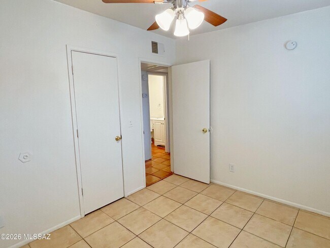 Building Photo - 1404 W Fresno St