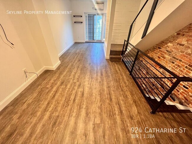 Building Photo - 924 Catharine St