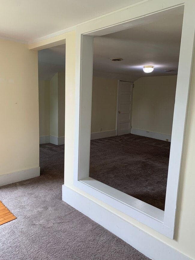 Building Photo - Studio Apartment on 2nd Floor of House Ava...