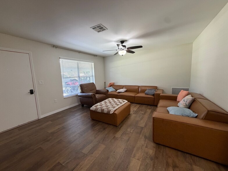 Building Photo - 4868 NW 27th St