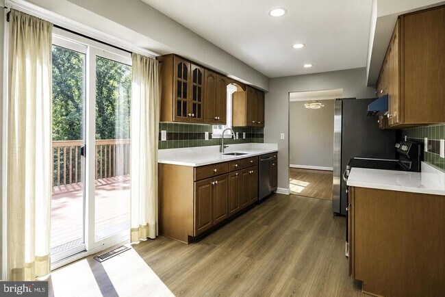 Building Photo - 15025 Timberlake Dr