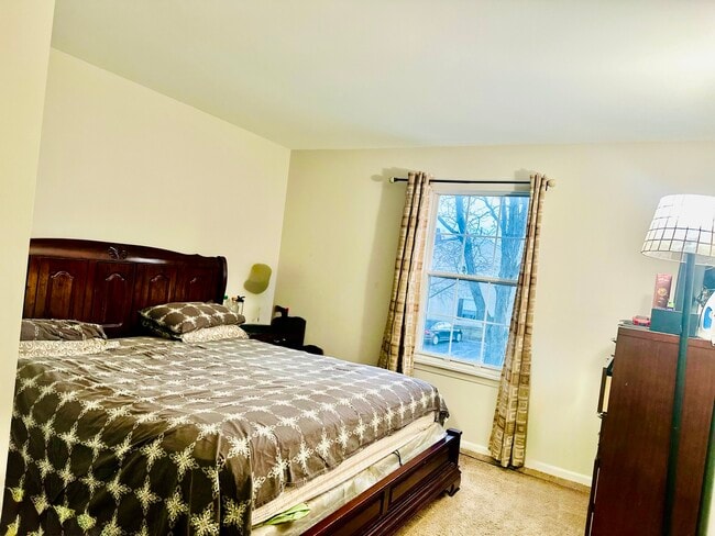 Building Photo - 225 Port Royal Cir