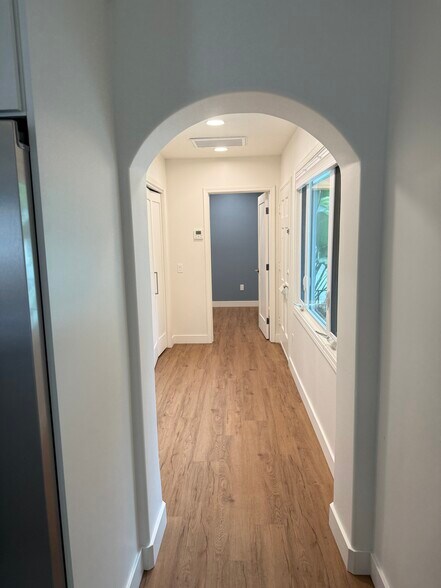 Building Photo - 328 East Carrillo Street