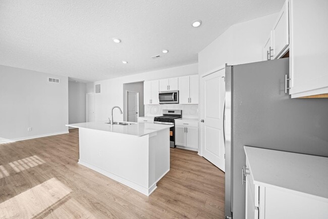 Building Photo - 511 Darliene Dr