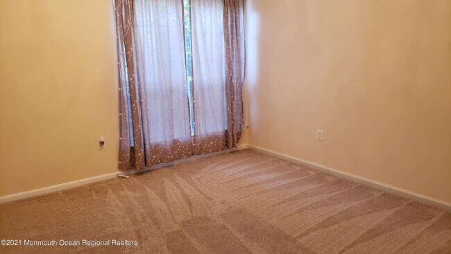 Building Photo - 388 Harrier Dr