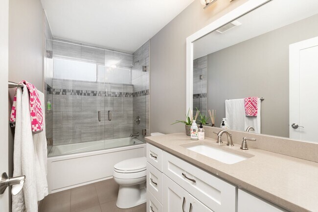 Building Photo - 4Bd/2.5Ba Kirkland Home