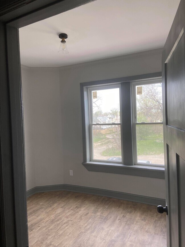 Building Photo - Soldoris