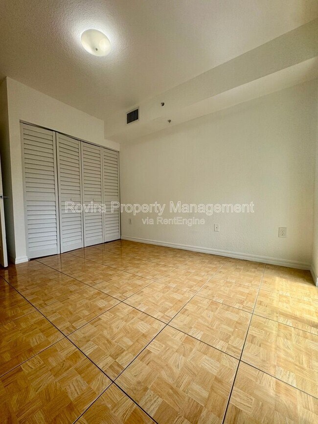 Building Photo - 498 SW 6th St