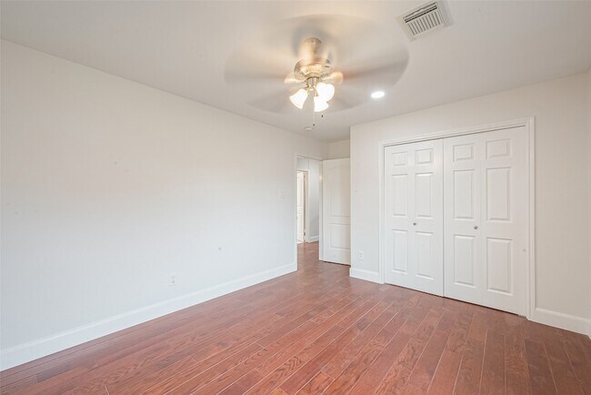 Building Photo - 12127 Carriage Hill Dr