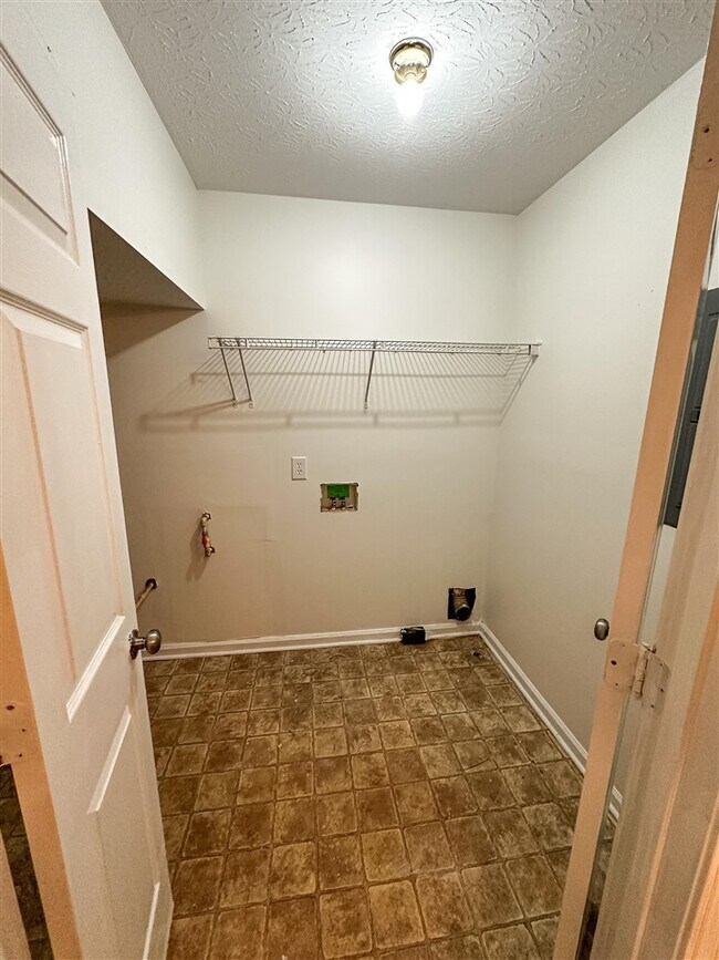 Building Photo - 1225 N Lee Dr