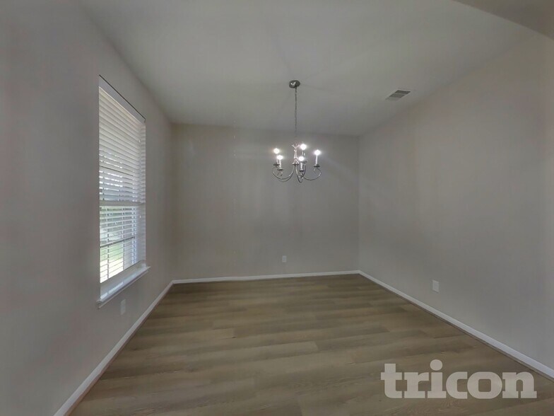 Building Photo - 6106 Carver Pines Dr