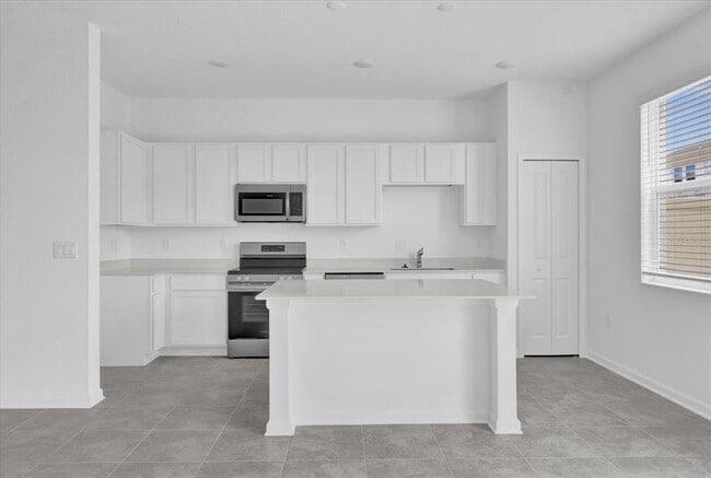 Building Photo - 2474 Skyline Lp