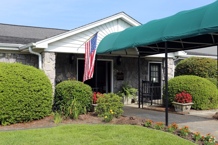 Windsor Village Apartments 6490 U.S. Hwy 49 N Hattiesburg MS 39401