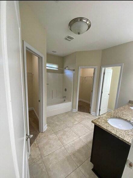 Building Photo - 2267 Tom St