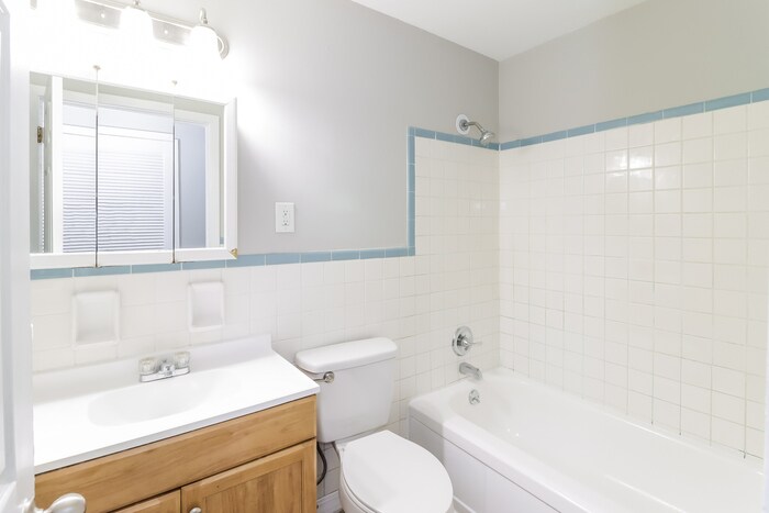 Building Photo - 2372 Bluelark Dr