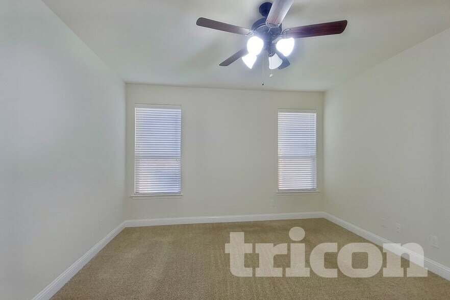 Building Photo - 208 Melody Wy