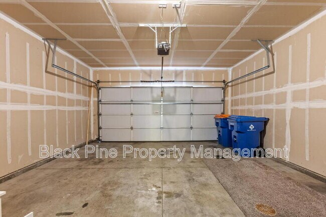 Building Photo - 8958 W Stirrup St